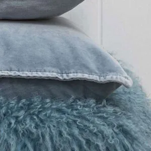 blankets and throws